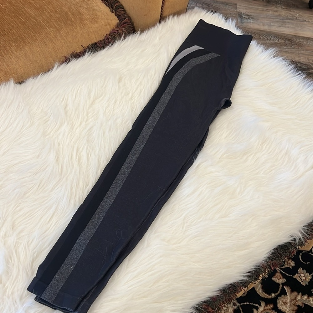 NWT Spanx black seamless track stripe legging! - Picture 2 of 4